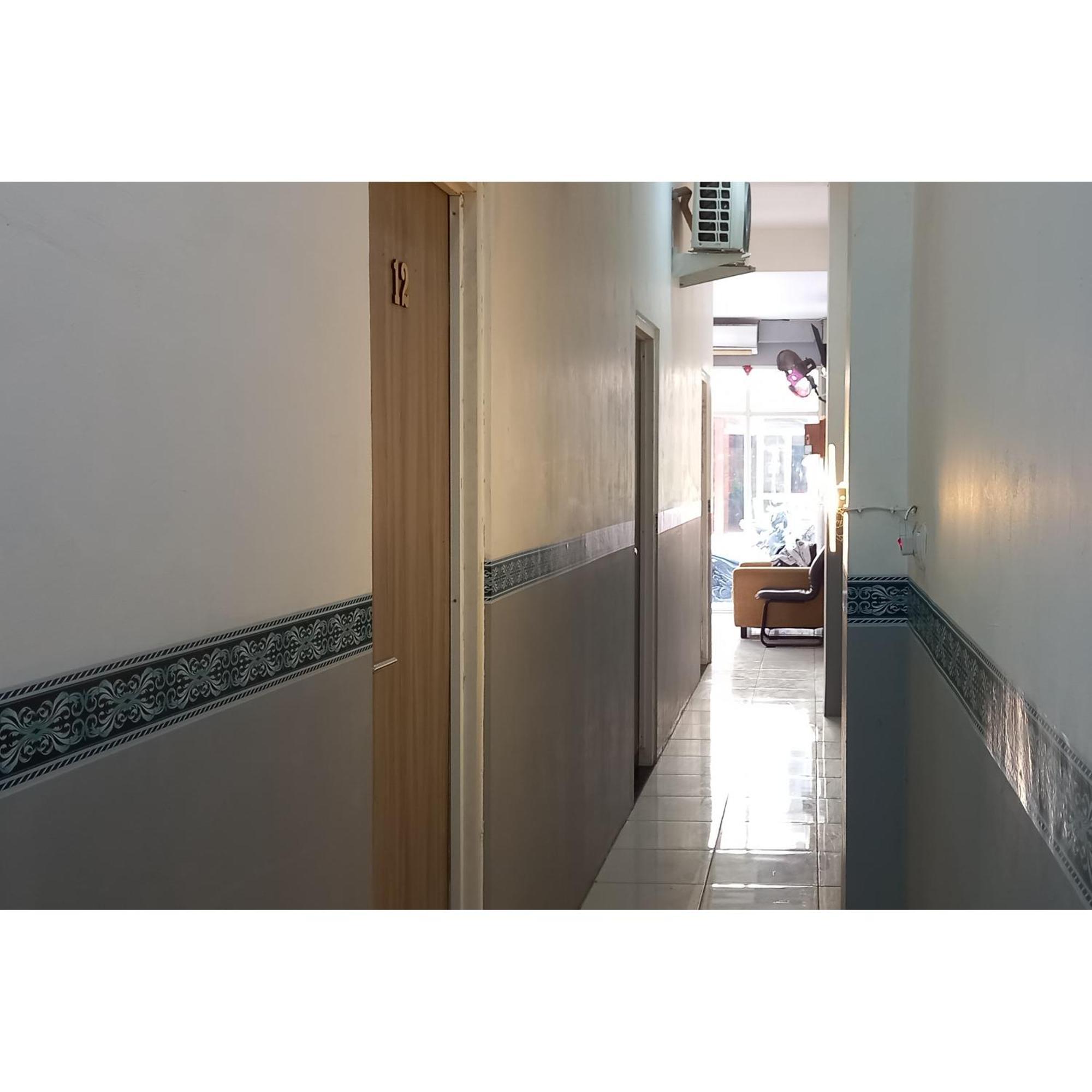 Reddoorz At Deluxe Hotel Near Terminal Purabaya Bungurasih Sidoarjo Exterior foto